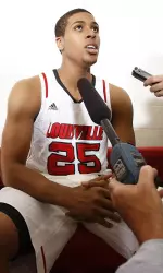 Freshman Wayne Blackshear speaks with reporters during men's basketball media day.