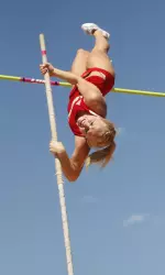 Chelsea Lucas cleared 3.65m/11-11.75 in the pole vault.