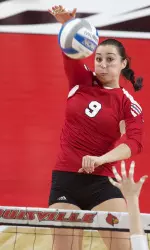 Lola had 20 kills to lead the Cards.