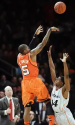 Louisville's Chris Smith shoots over a Cincinnati defender.