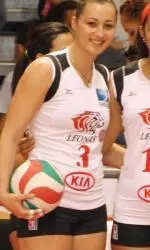 Lola plays for Leonas de Ponce