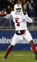 Teddy Bridgewater passes the ball.