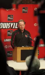 Bobby Petrino completes staff