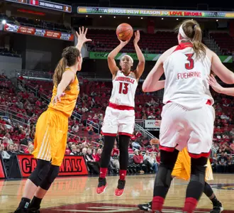LOUISVILLE WOMEN'S BASKETBALL | Cortnee Walton