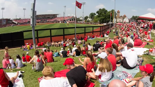 Fans, Kids | Baseball v Cal State Fullerton | NCAA Super Regional Game 1 | Photo by: Michelle Hutchins | Louisville Athletics