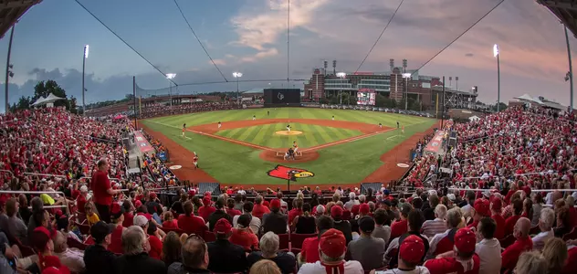 Fans, Patterson Stadium | Louisville v Cal State Fullerton | NCAA Super Regional | Game 3 | Photo By: Jeff Reinking | Louisville Athletics Copy