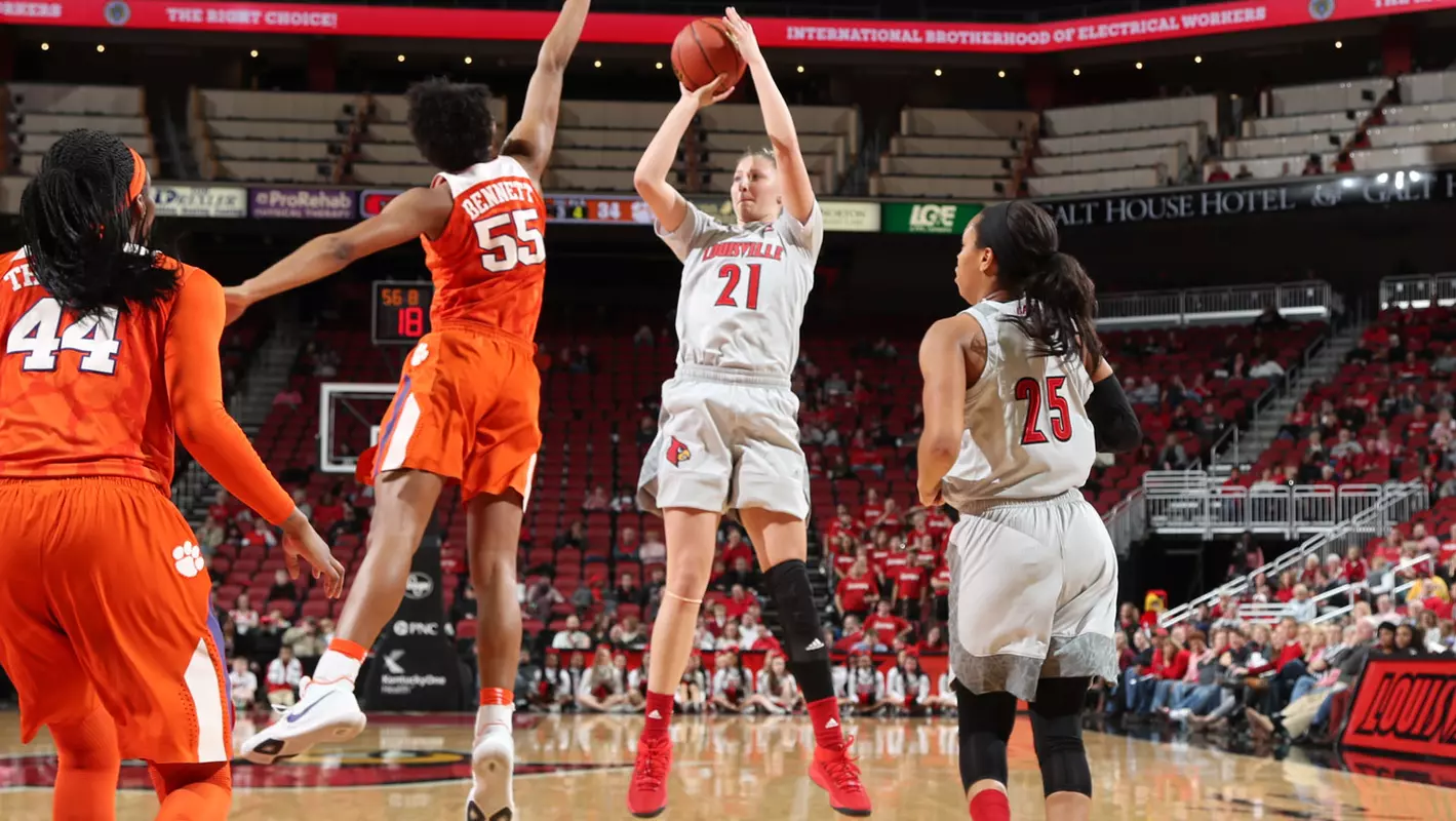 Kylee Shook Louisville Women's Basketball
