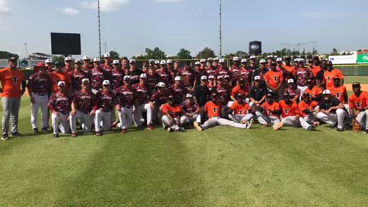 2019 Dominican Republic Baseball Toros group photo.