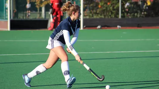 Field hockey signee Julie Kouijzer passes the bal