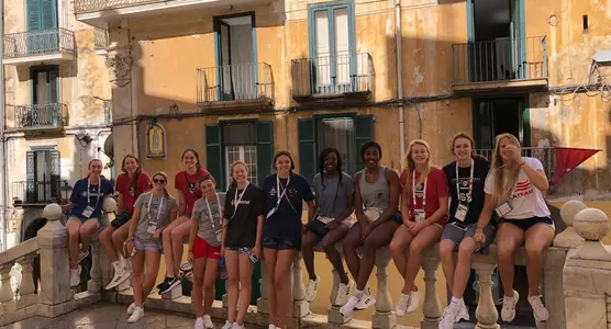 USA Collegiate National Team Group Shot on Plaza after finals