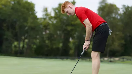 John Murphy drains the putt
