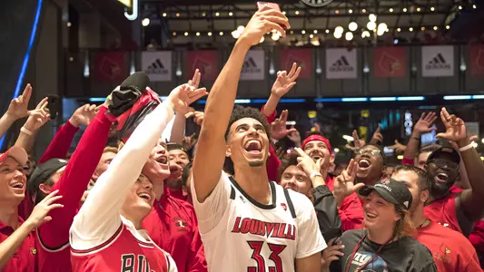 Jordan Nwora takes a selfie with the crowd at the 2018 Louisville Live!