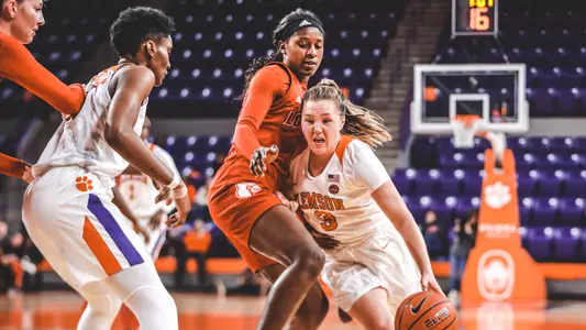 Elizabeth Balogun Louisville Women's Basketball