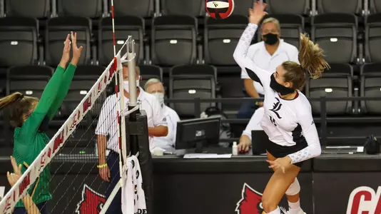 Anna Stevenson goes for a kill during the 3rd set.