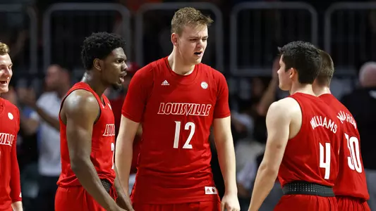 Hogan Orbaugh chats with teammates in a huddle.