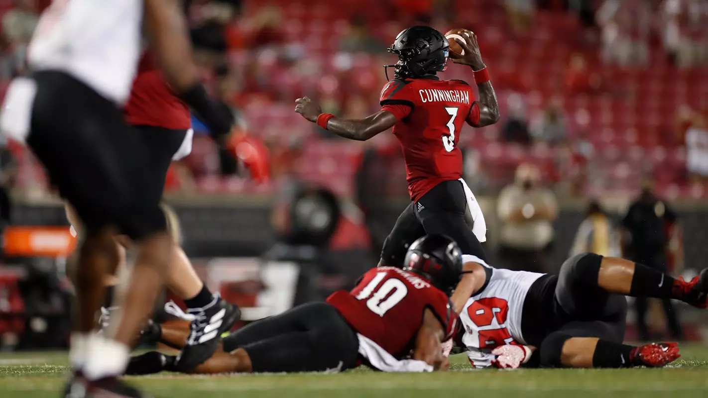 Malik Cunningham throwing a pass against Western Kentucky.