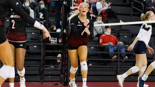 Anna DeBeer celebrates a kill by the net