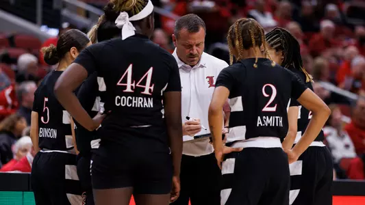 Jeff Walz huddles with team