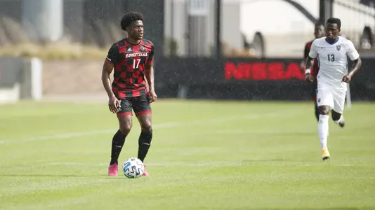 Elijah Amo on the field against Pittsburgh.