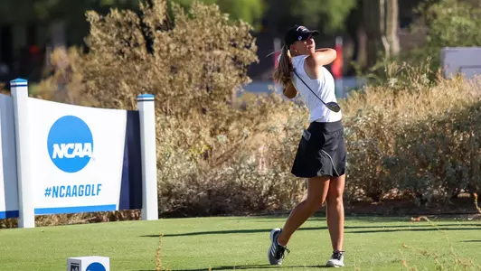 WGOLF: Lauren Hartlage tees off