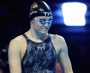 Kelsi Dahlia on the blocks