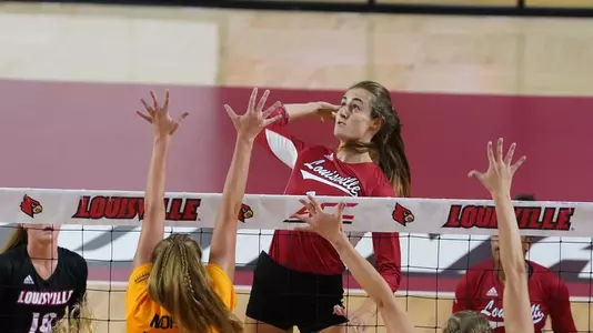 Anna Stevenson at the net