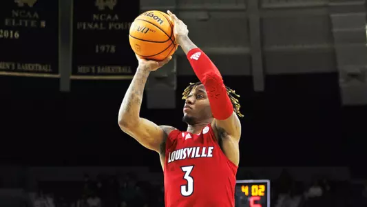 El Ellis shoots against Notre Dame in Purcell Pavilion on Feb. 9, 2022.
