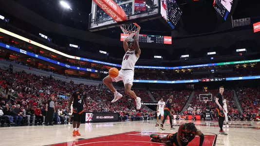 Dre Davis dunks against Miami.