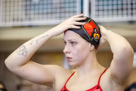 Polina Nevmovenko puts on her cap