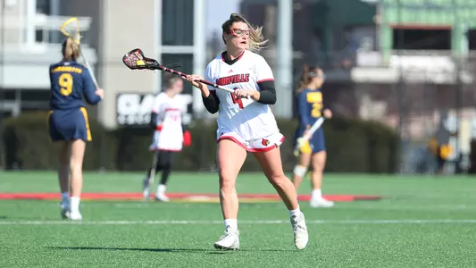 Hannah Morris gauges the Marquette defense