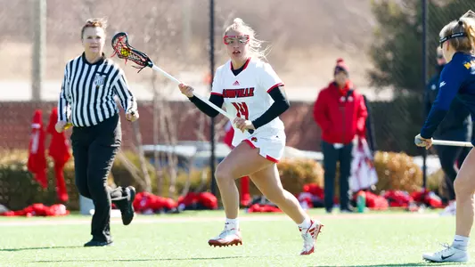 Tiffany Natoli attacks Marquette's defense