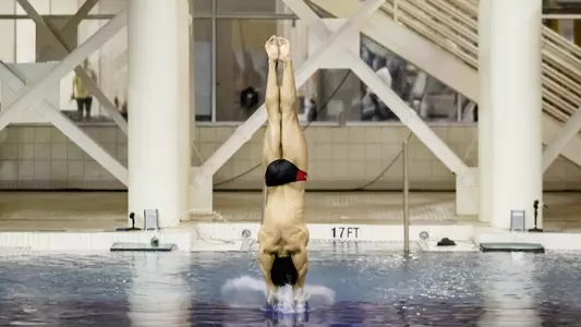 che stephens enters the water