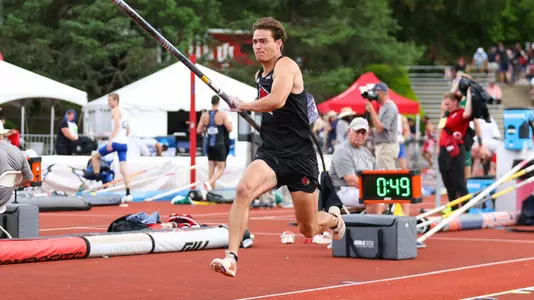 Sean Roth competes in pole vault at 2022 NCAA East Region Championships