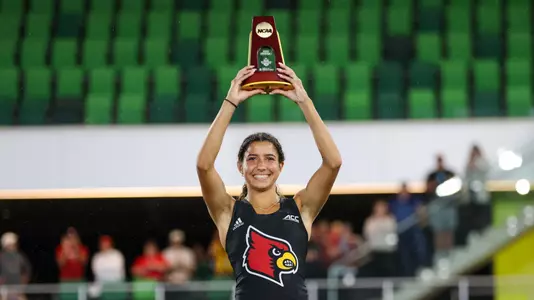 Gabriela Leon wins national championship in women's pole vault