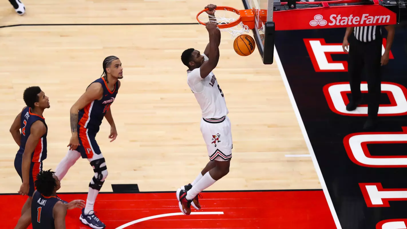 Brandon Huntley-Hatfield dunks against Pepperdine at the KFC Yum! Center on Dec. 17, 2023.