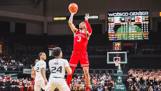 El Ellis shoots a floater in the lane at Miami on Feb. 11, 2023.