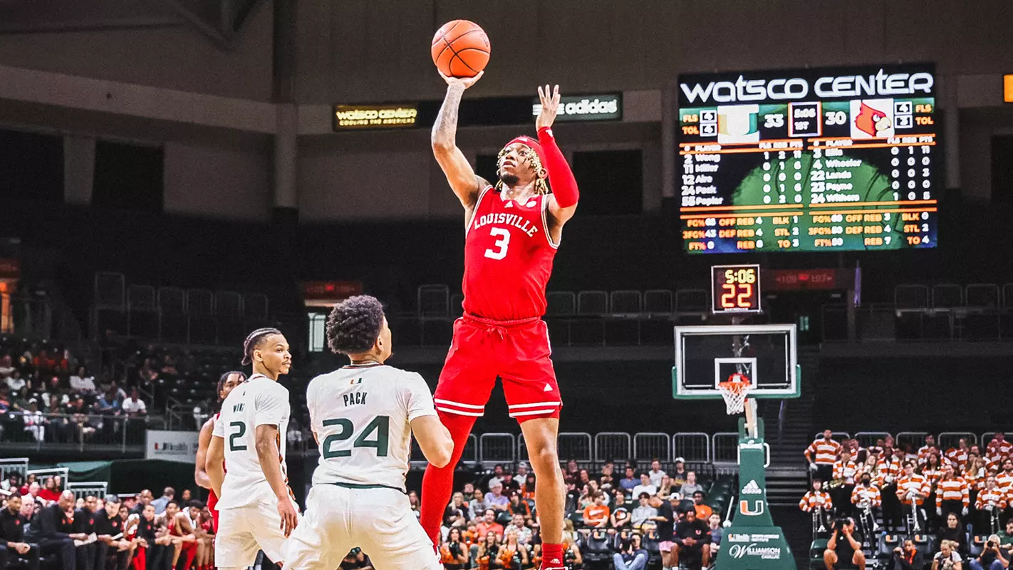 El Ellis shoots a floater in the lane at Miami on Feb. 11, 2023.