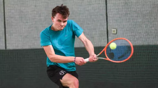 Piet Steveker returns the ball