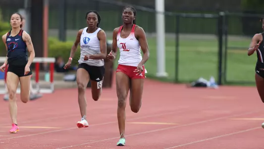 Kiyah Yeast wins the 200m at the Clark Wood Invitational