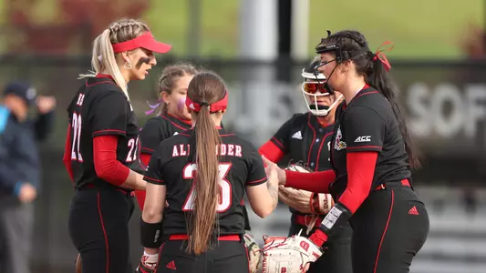 Softball huddles during the game against Notre Dame
