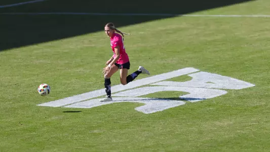 Emersen Jennings runs up the field against Cal at Lynn Stadium on October 20.