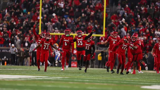 Defense Celebrating after stop vs. Pitt