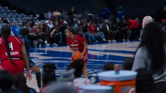 Jayda Curry dribbles versus Memphis