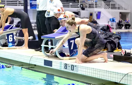 800 Free Relay cheers on anchor