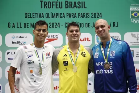 Murilo Sartori poses with his gold medal in 200 freestyle as Brazilian National Champion