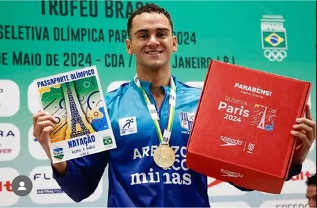 Nick Albiero shows his ticket to Paris Olympics after winning the Brazilian national championship