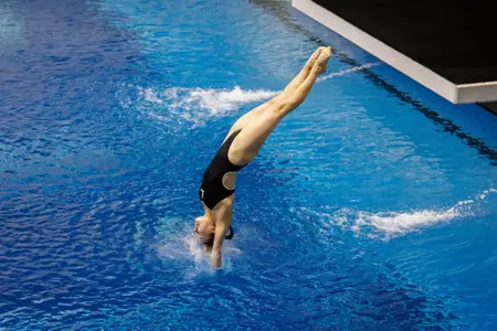 Else Praasterink enters the water