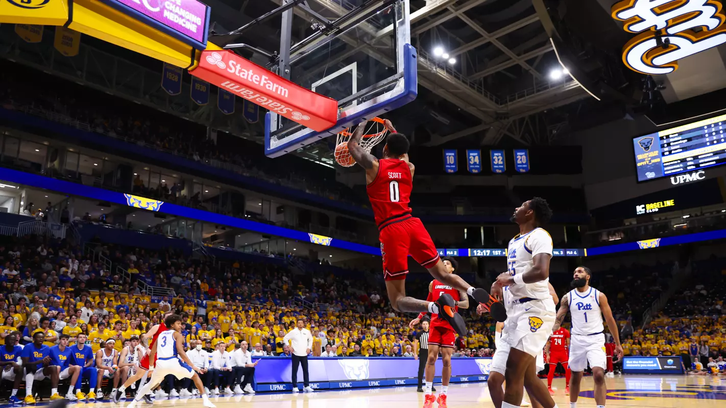 James Scott dunks at Pittsburgh on Jan. 11, 2025