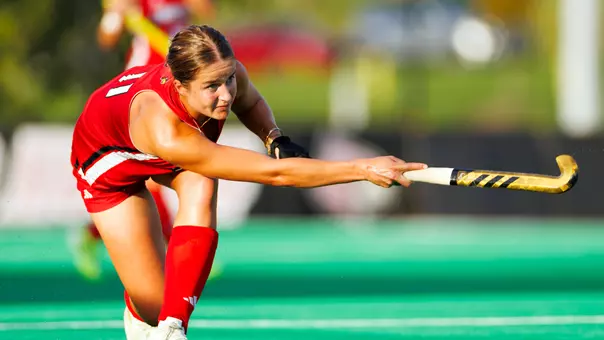 Gracie Potter passes the ball during the Bellarmine game