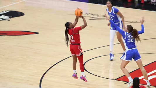 Tajianna Roberts shoots vs. Kentucky